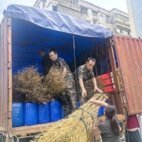 钟山县退役军人第二批救灾物资驰援灾区